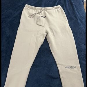 Esstional sweatpants